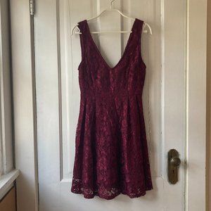 Forever 21 V-Cut Floral Lace Dress in Burgundy Size S